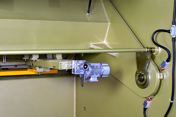 ZDS-450剪板機后檔料結構，平行度高，并采用國內(nèi)一流品牌軸承，耐磨抗壓壽命長2.jpg