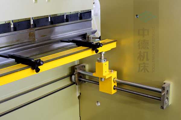 ZDP-10032高精度x軸結(jié)構(gòu)，采用滾珠絲桿，精度高無游隙，淬火高強度擋指，并有倒三角鎖卡裝置不掉落.jpg