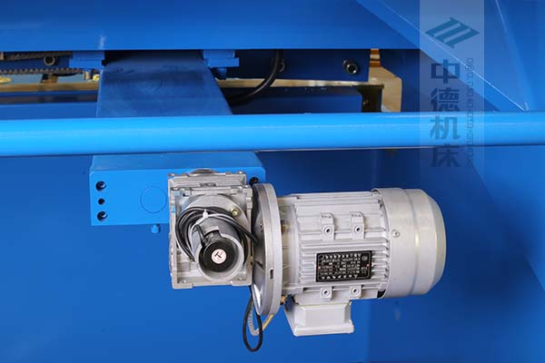 ZDS-1632后擋料AC電機與減速器一體，故障少，速度快.jpg