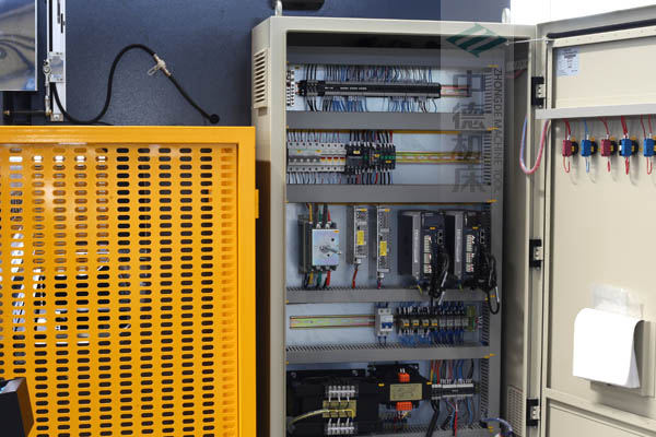 ZDPE10025-ESTUN原廠適配電氣箱總成，抗干擾能力強(qiáng)，電氣運(yùn)行穩(wěn)定.jpg