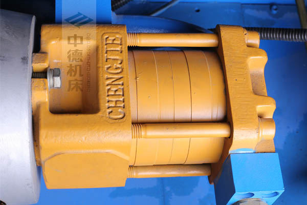 ZDPK-4015采用國內(nèi)一流品牌電機(jī)及油泵，動(dòng)力強(qiáng)勁，噪音低.jpg